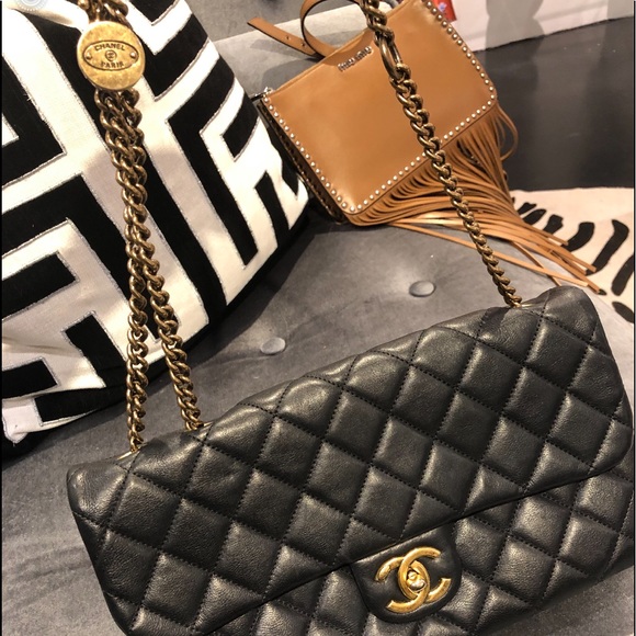 Gorgeous Classic Chanel Medium Double Bag - Picture 3 of 5